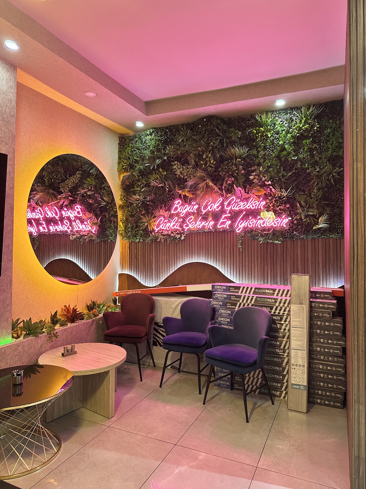 Roza's Tastes Cafe&Bistro Pastane