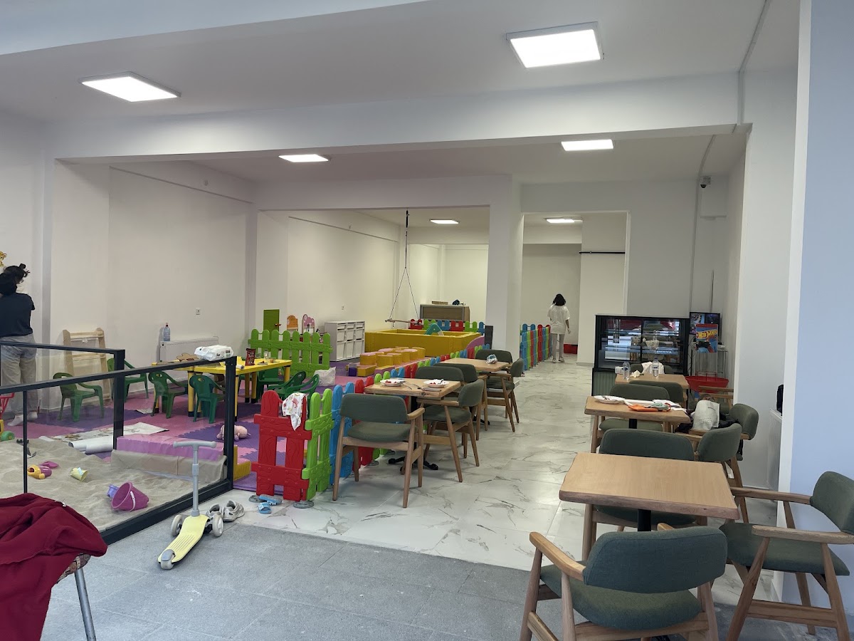 Lily Papatya Oyun Evi & Kafe