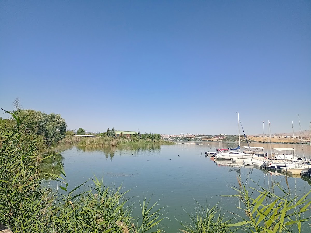 Mogan golu guzel piknik yeri