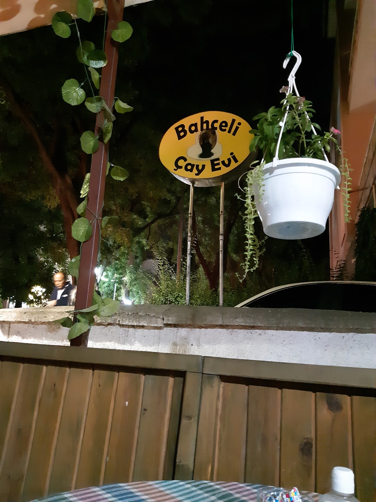 Bahçeli Kulübe