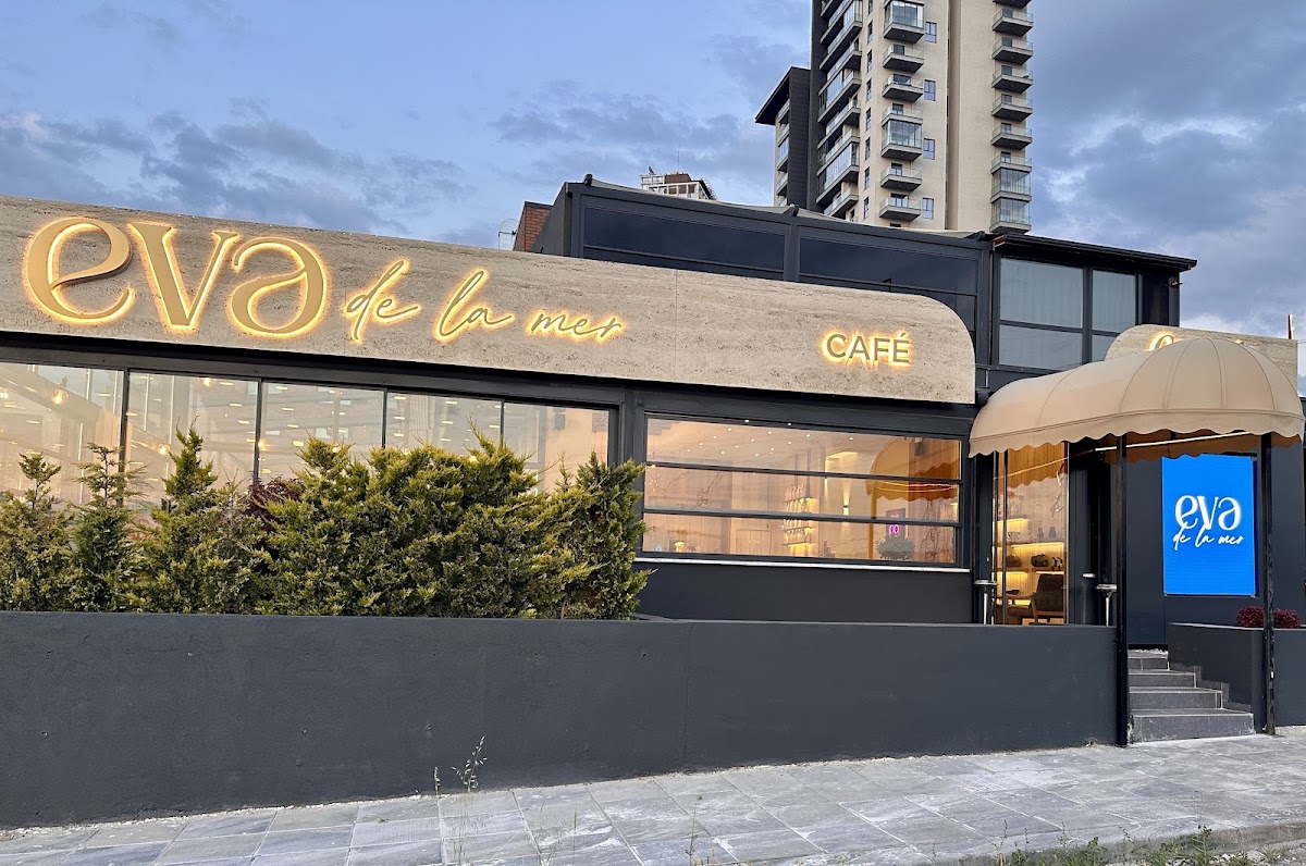 Eva de la mer Cafe & Ceramic