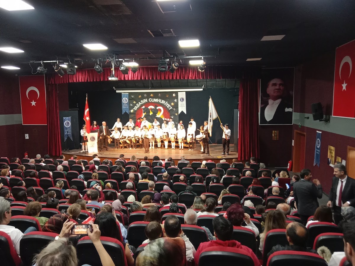 Sinan Bengier Tiyatro Salonu