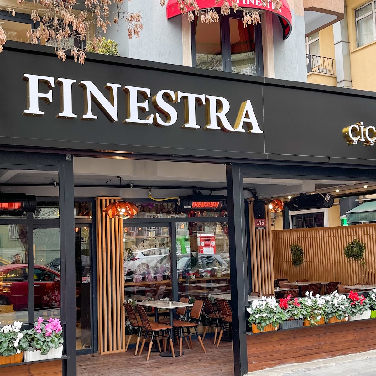 Finestra Emek