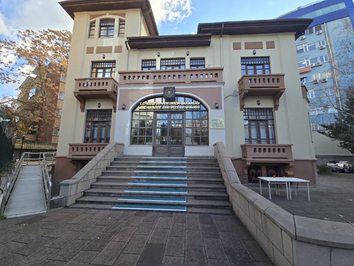 Nuri Pakdil Edebiyat Müze Kütüphanesi