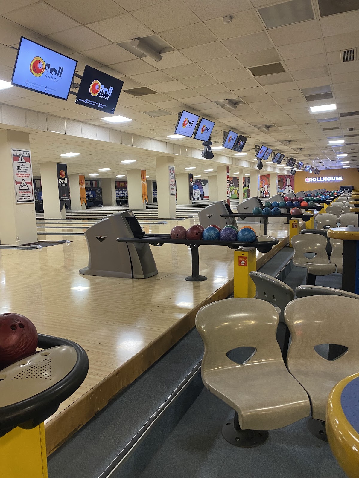 Rollhouse Bowling ve Eğlence Merkezi